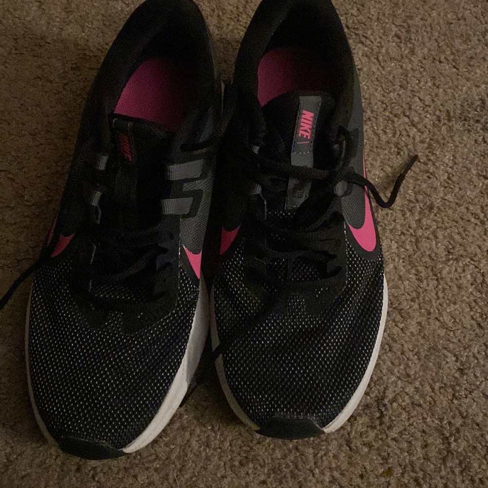 Nike tennis shoes